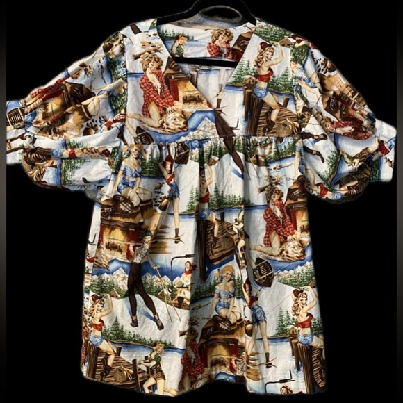 Women’s Alexander Henry Vintage Novelty Pin Up Girls The Great Outdoors Top M/L - Picture 1 of 15